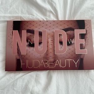 NEW NUDA by HUDABEAUTY eyeshadow palette